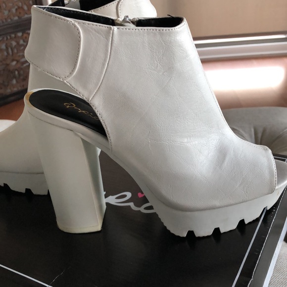 High heeled shoes - Picture 2 of 5